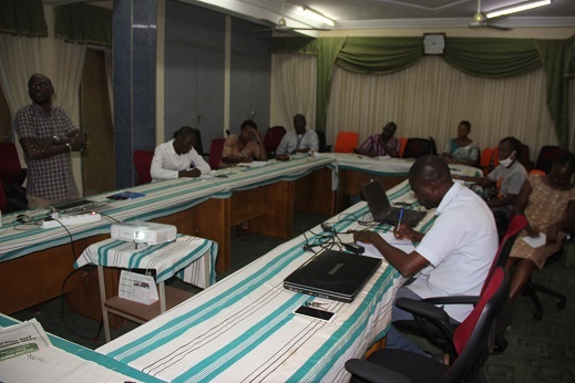 Photo 3 : Monsieur Souleymane TOUGOUMA, contrôleur interne s’est appesanti sur les dispositions de la CBD en matière de biosécurité