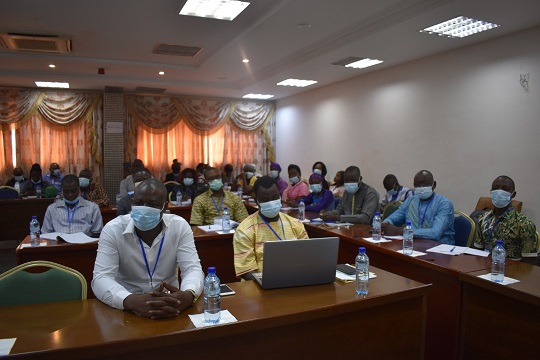Photo 3 : Une vue des participants pendant l’exposé sur les enjeux de l’accréditation des laboratoires d’analyse biologiques